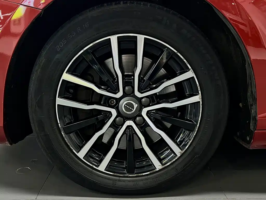 Volvo V40 — фото 13