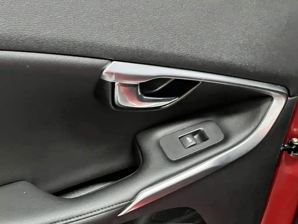 Volvo V40 — фото 30