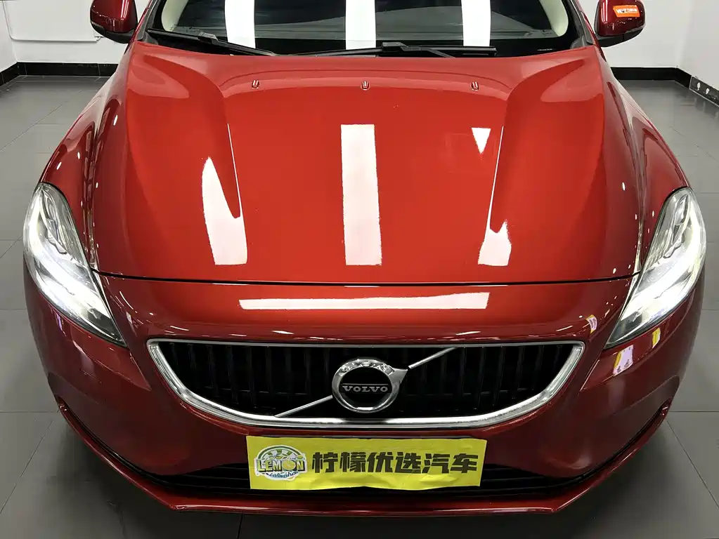 Volvo V40 — фото 8
