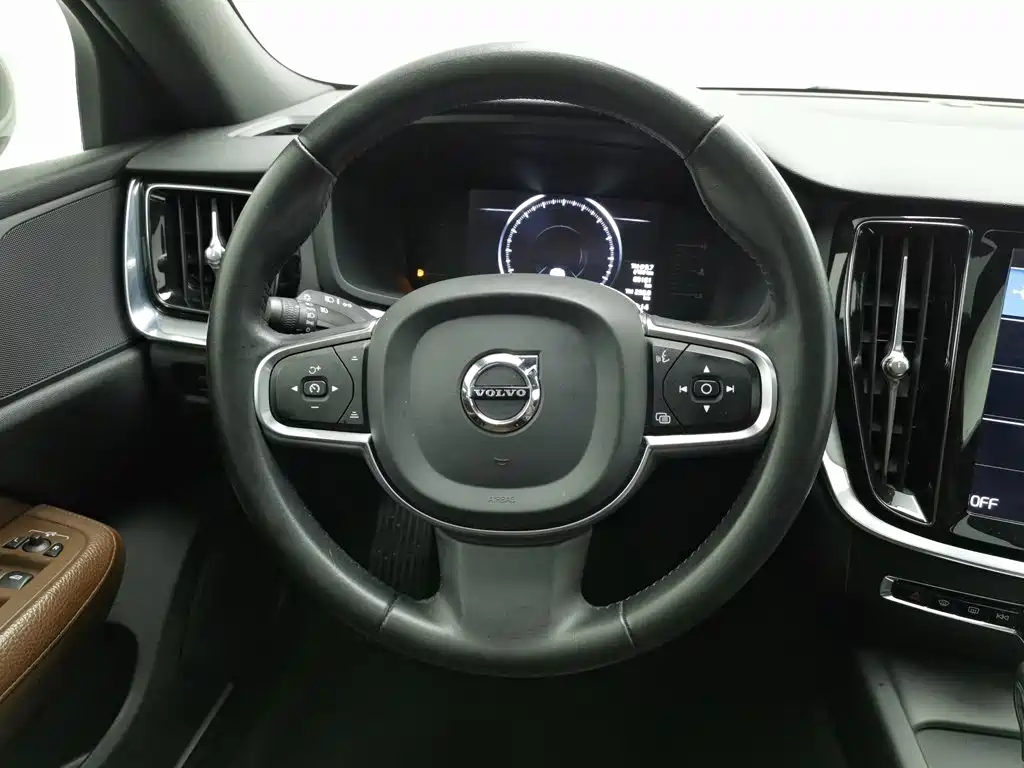 Volvo S60 — фото 11