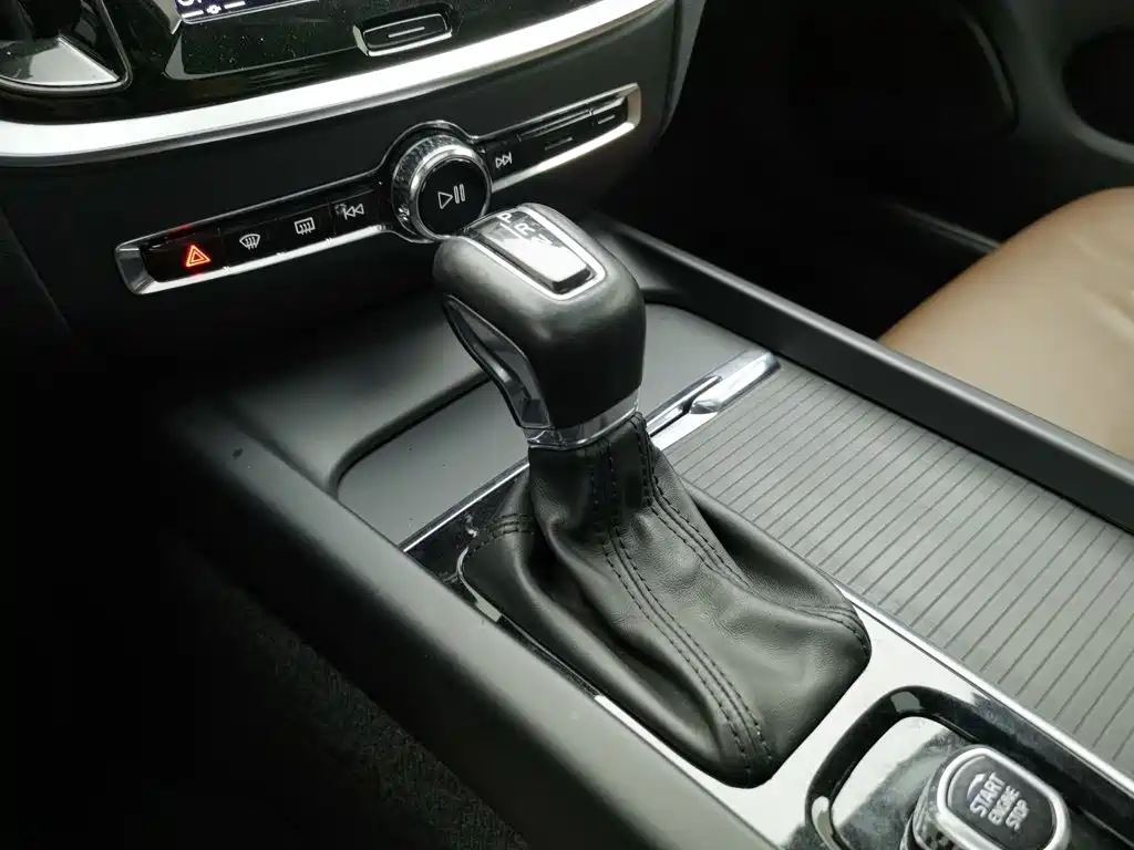Volvo S60 — фото 13