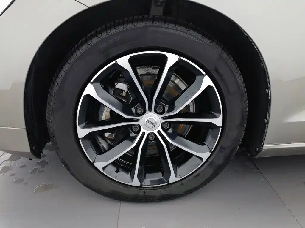 Volvo S60 — фото 17