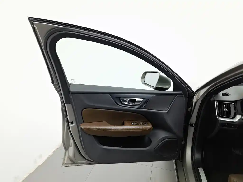 Volvo S60 — фото 8