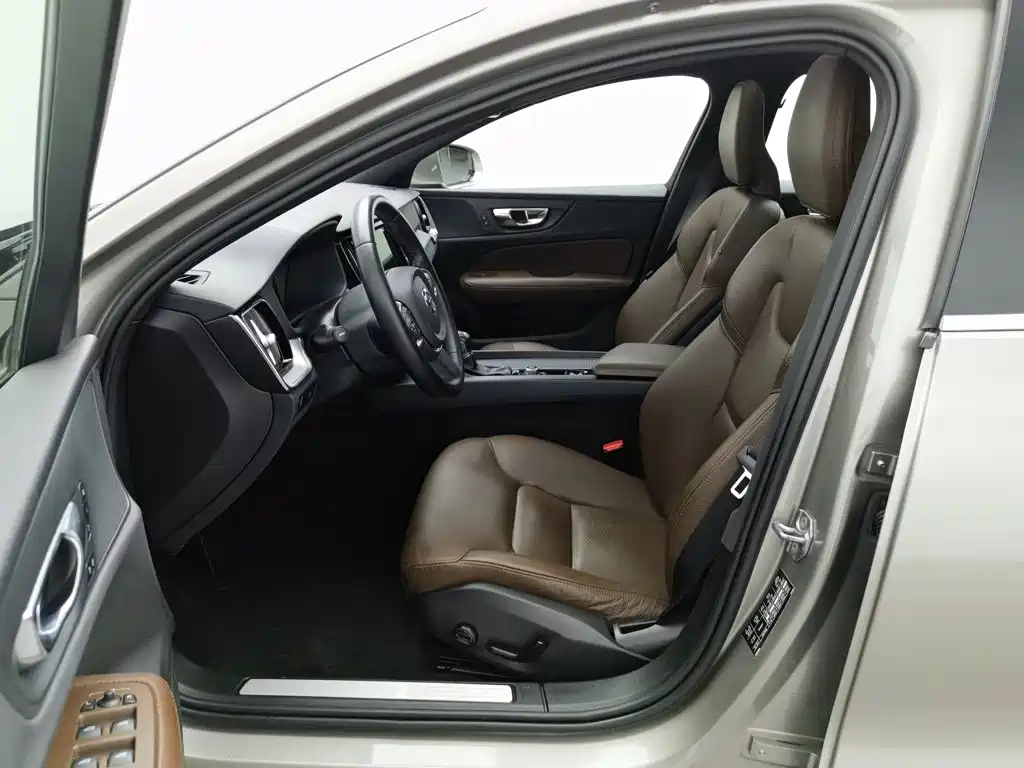 Volvo S60 — фото 10