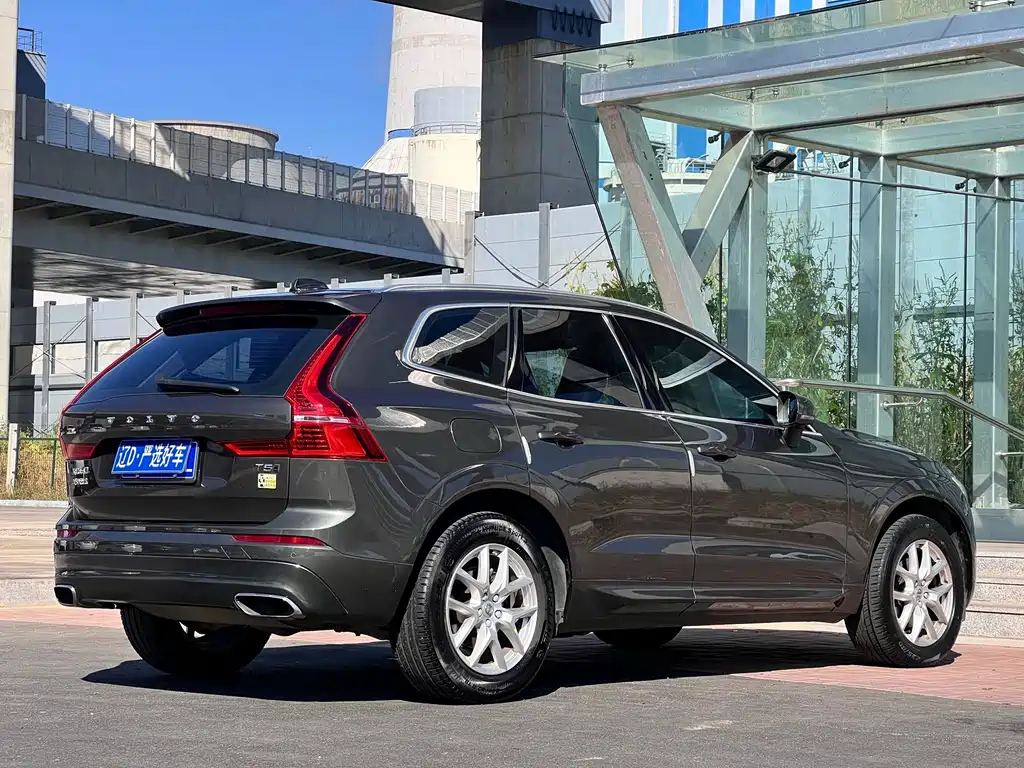 Volvo XC60 — фото 4