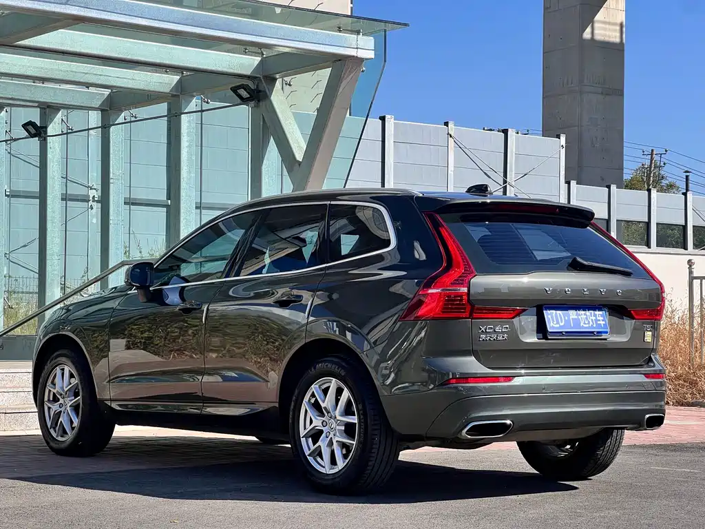 Volvo XC60 — фото 6