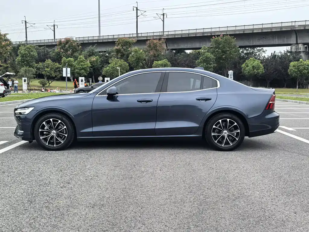 Volvo S60 — фото 3
