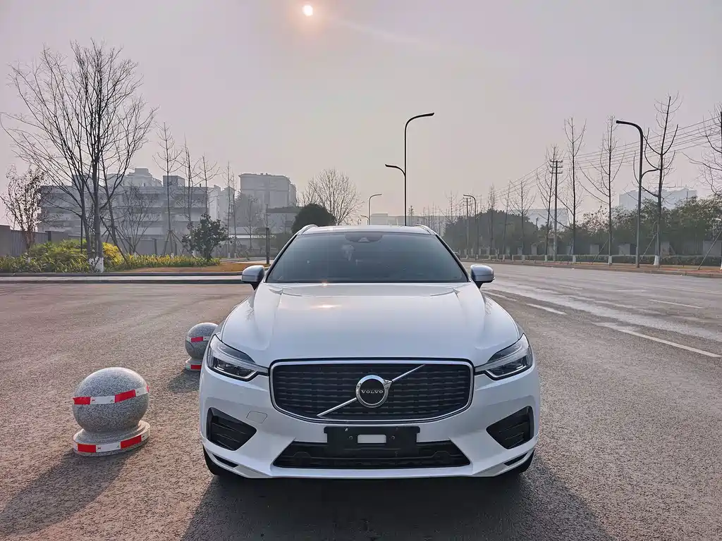 Volvo XC60 — фото 2