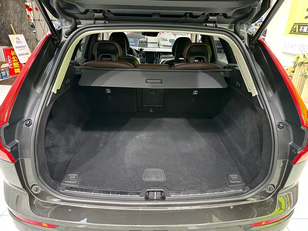 Volvo XC60 — фото 17