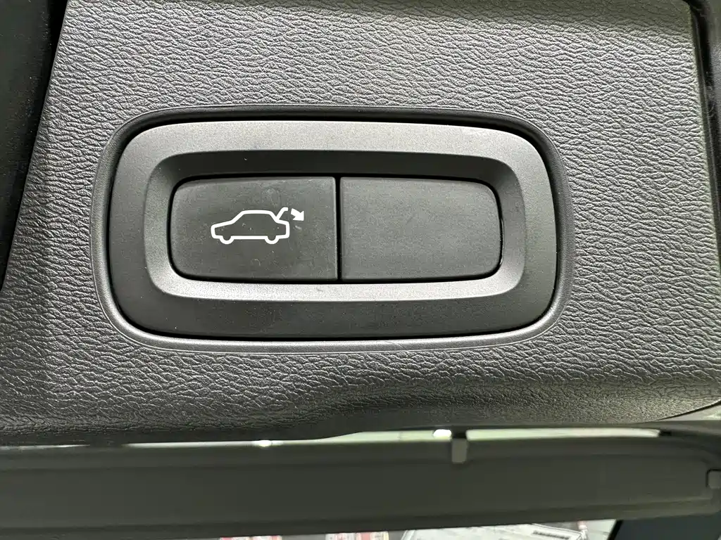 Volvo XC60 — фото 18