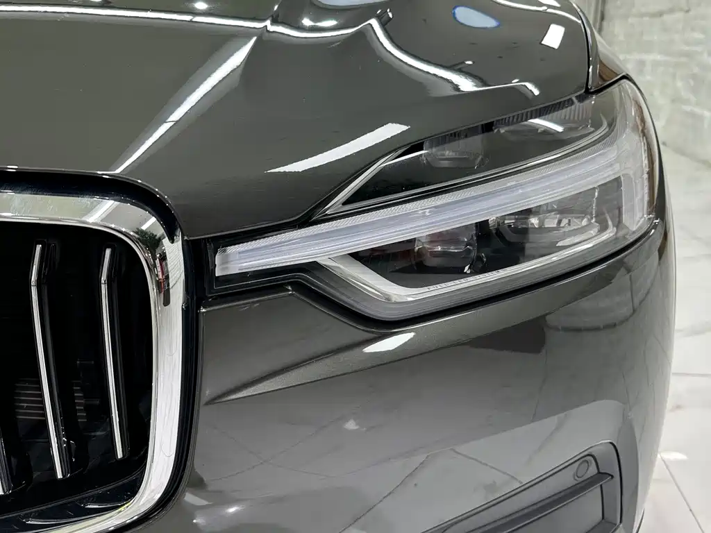 Volvo XC60 — фото 7