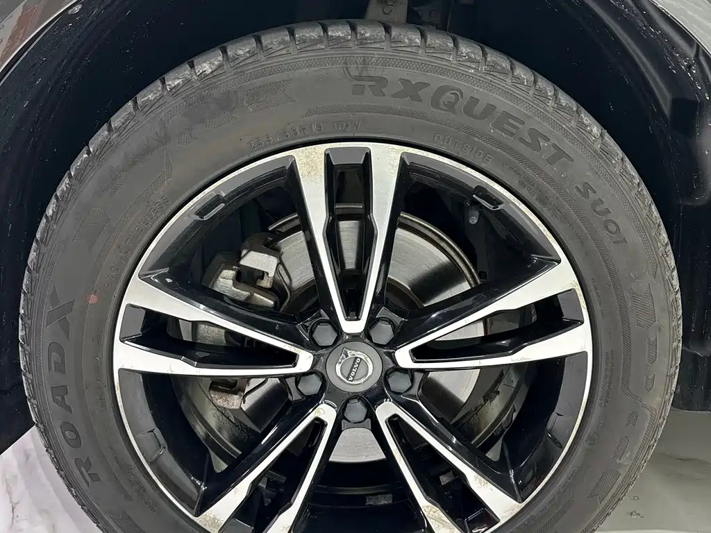 Volvo XC60 — фото 9