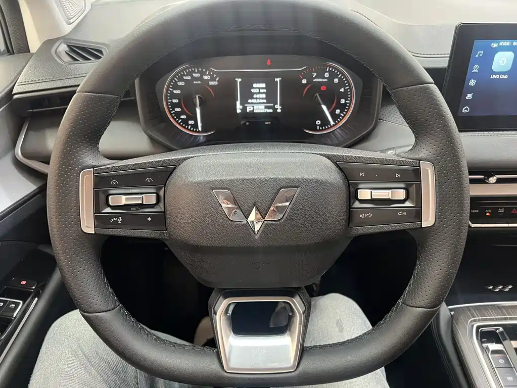 Wuling Jiachen — фото 15