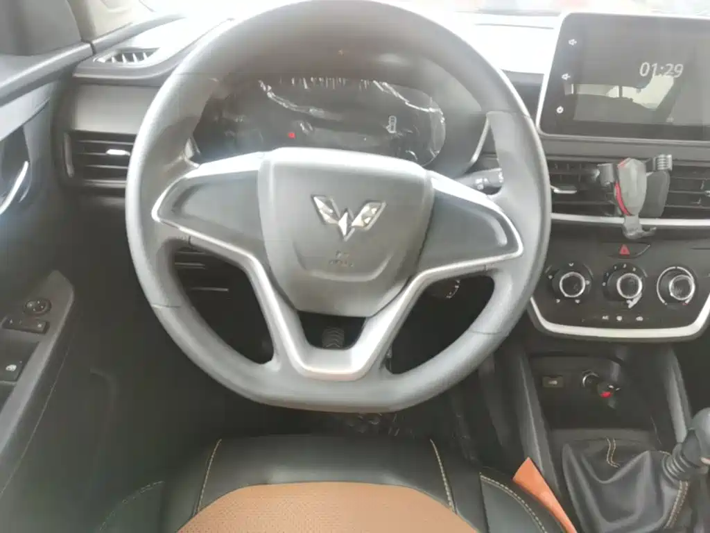 Wuling Hongguang S3 — фото 11