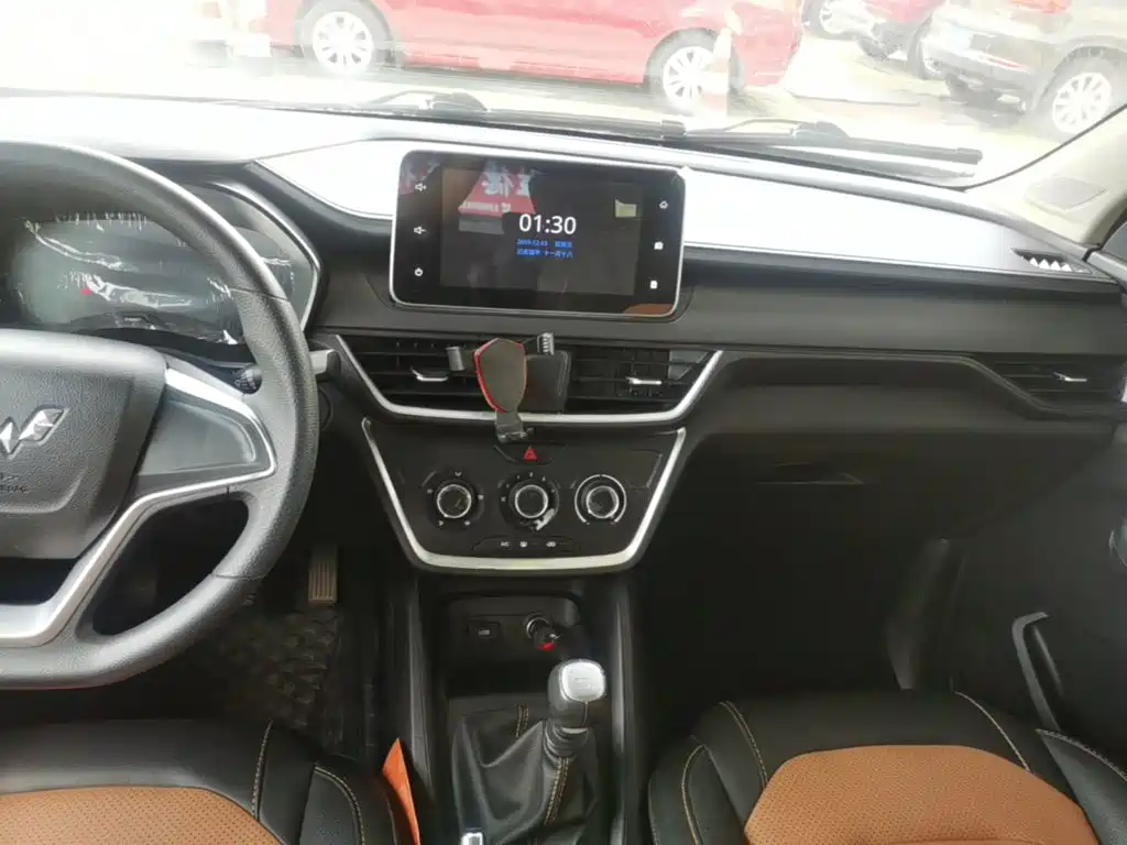 Wuling Hongguang S3 — фото 13