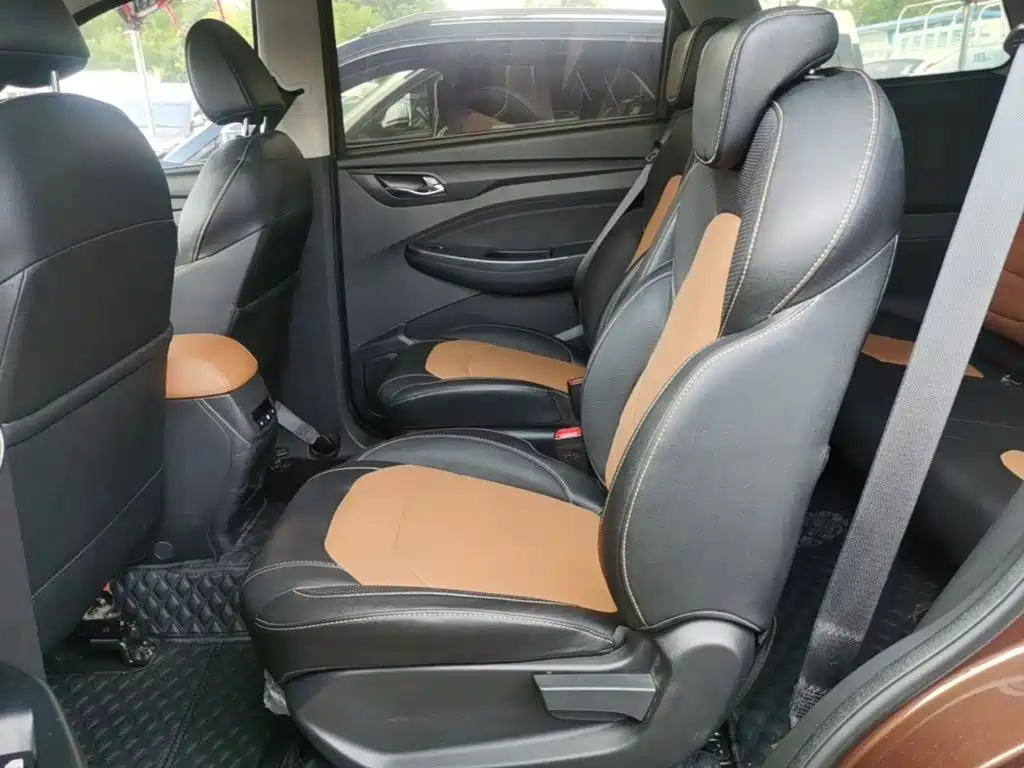 Wuling Hongguang S3 — фото 17