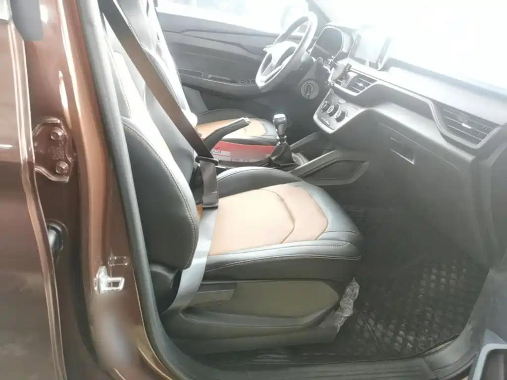 Wuling Hongguang S3 — фото 25