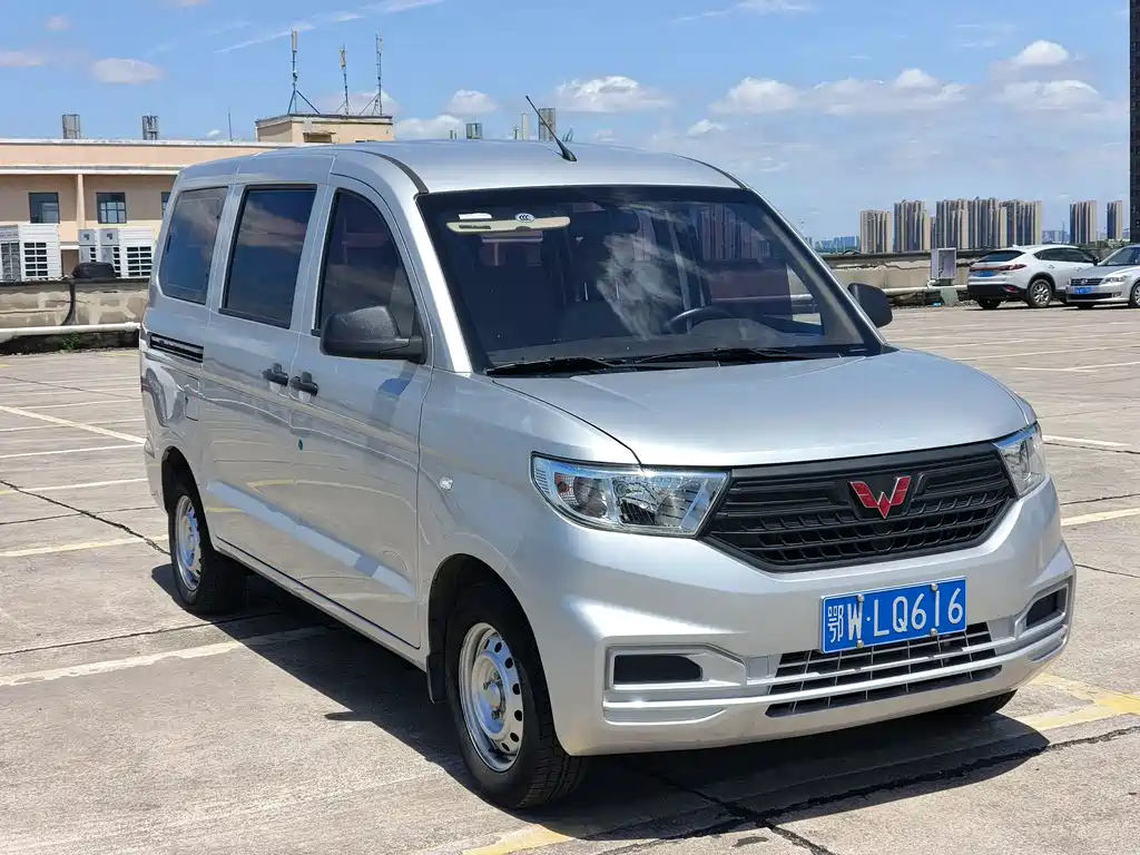 Wuling Hongguang V — фото 2