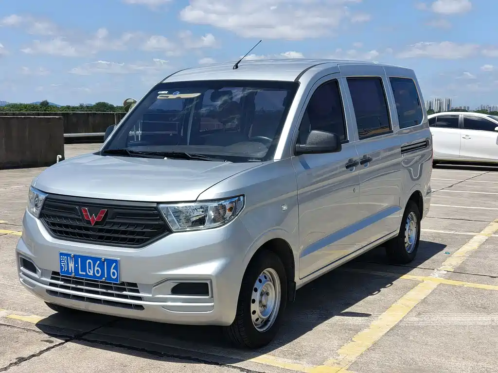 Wuling Hongguang V — фото 3