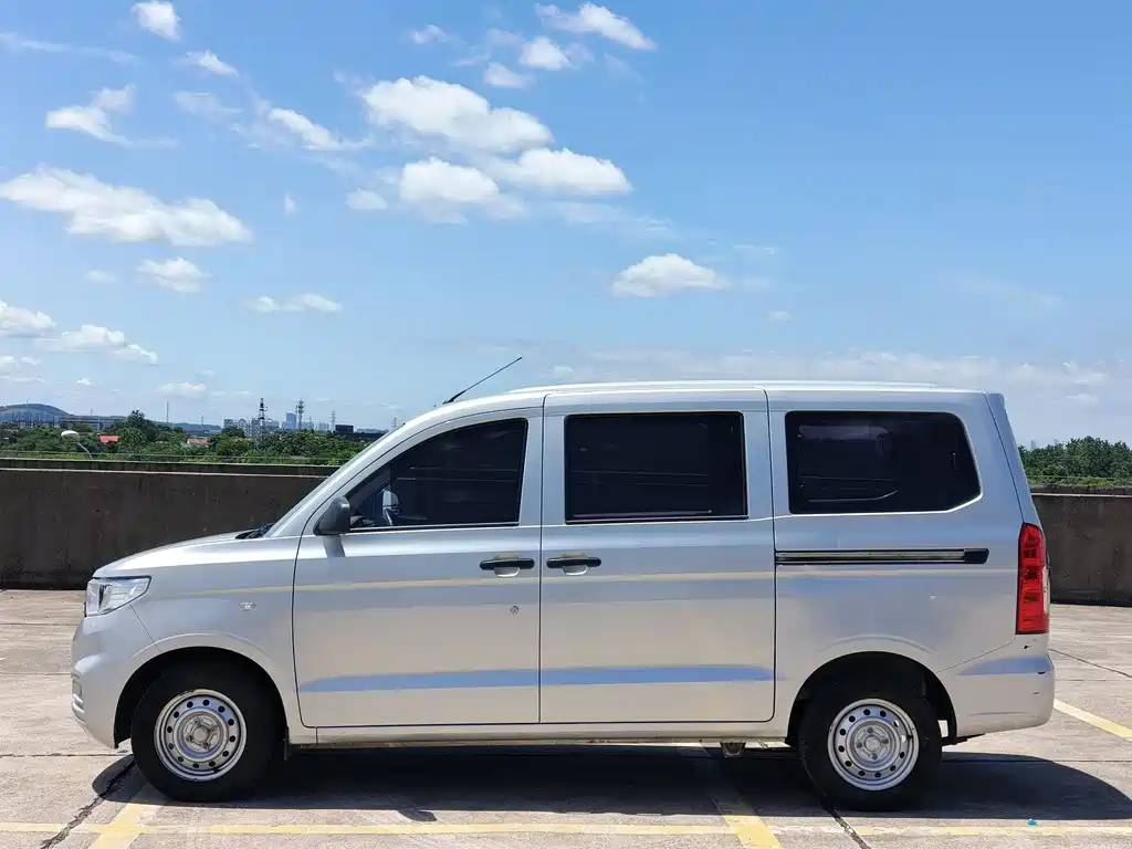 Wuling Hongguang V — фото 4