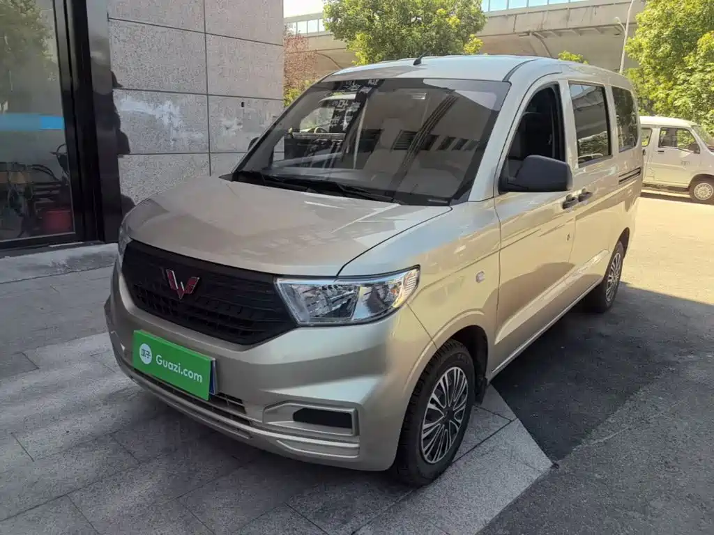 Wuling Hongguang V — фото 2