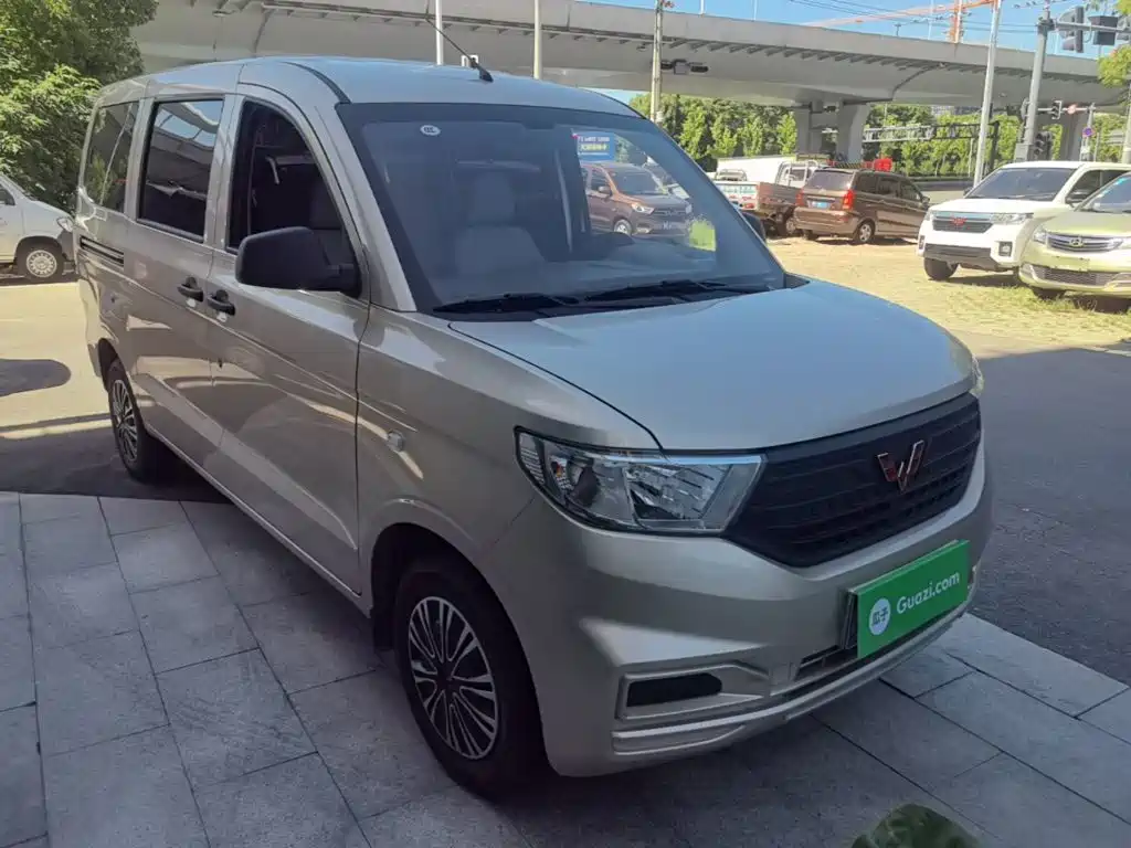 Wuling Hongguang V — фото 4