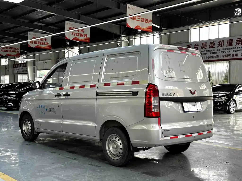Wuling Hongguang V — фото 6