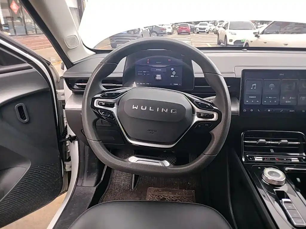 Wuling Wuling E5 — фото 11