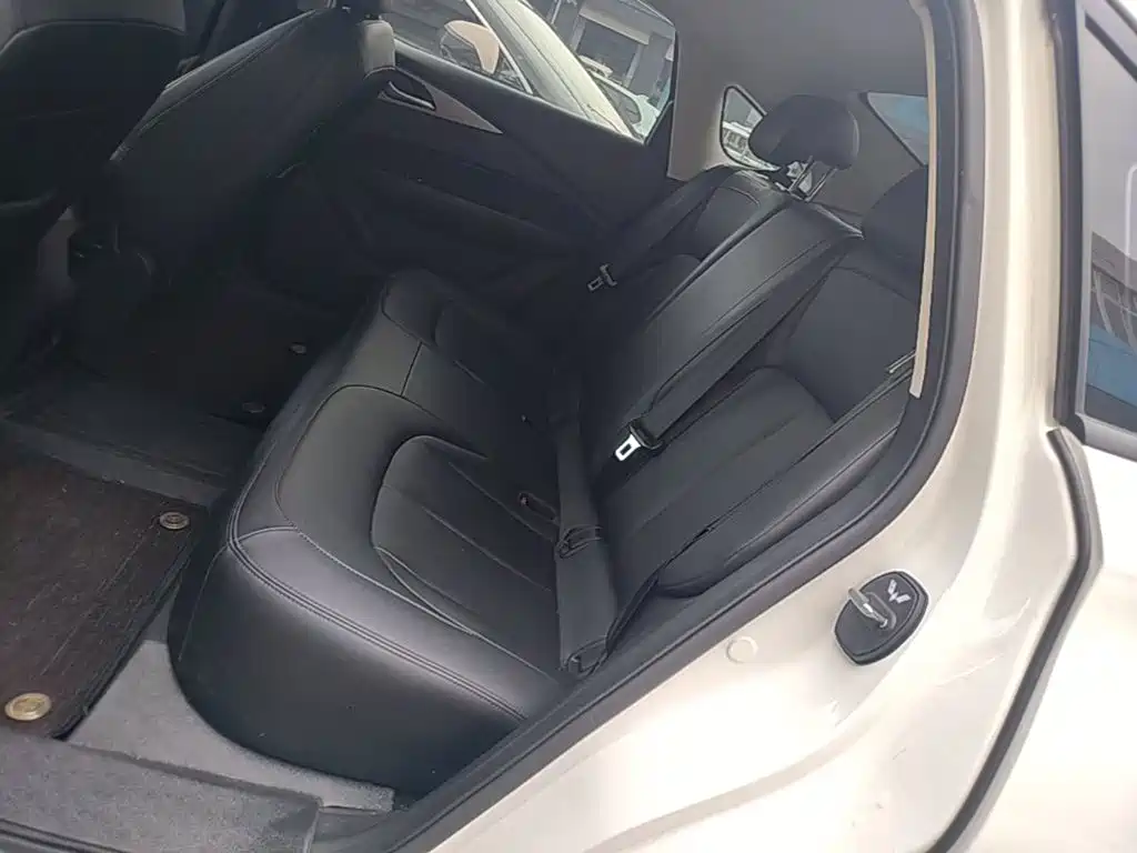 Wuling Wuling E5 — фото 17