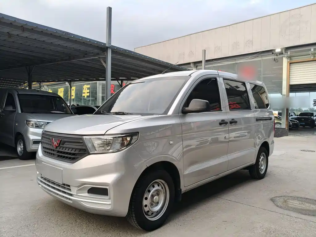 Wuling Hongguang V — фото 2