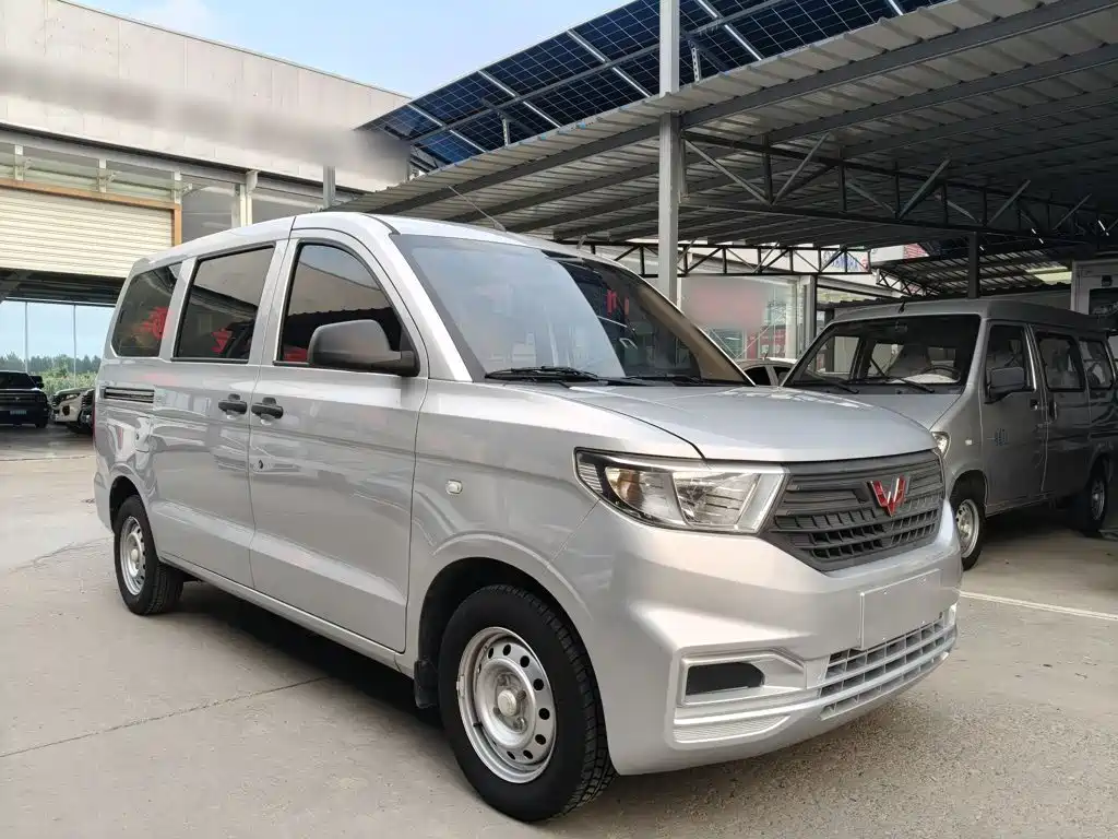 Wuling Hongguang V — фото 20