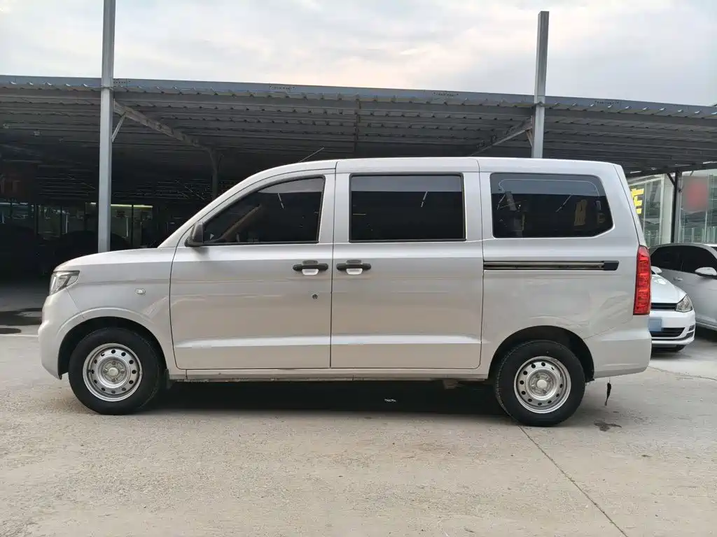 Wuling Hongguang V — фото 23