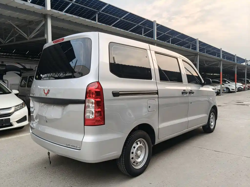 Wuling Hongguang V — фото 24
