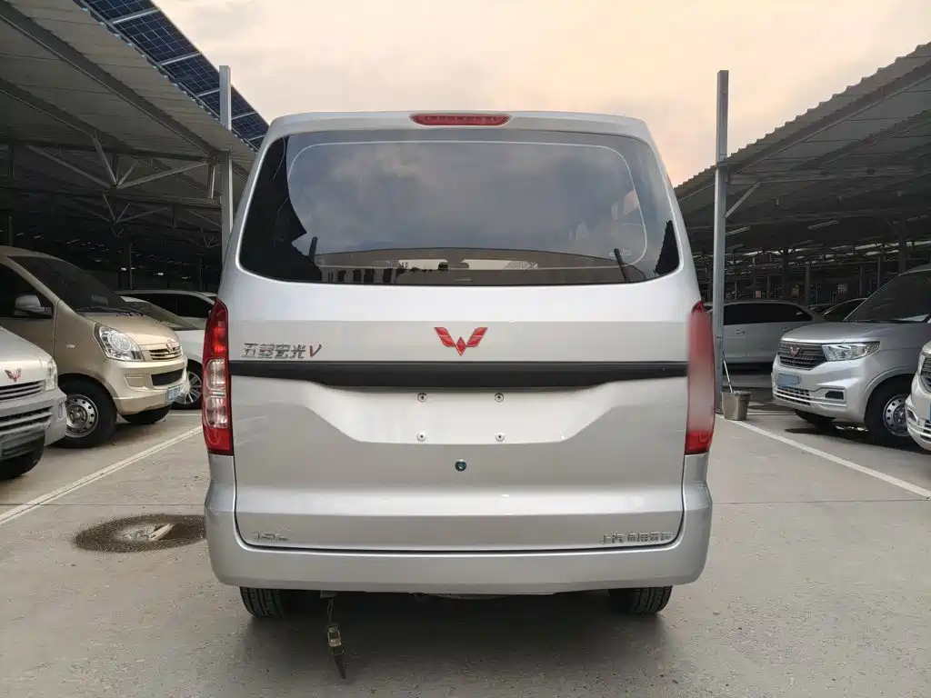 Wuling Hongguang V — фото 25