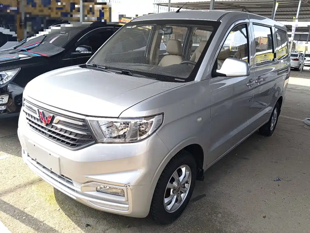 Wuling Hongguang V — фото 2