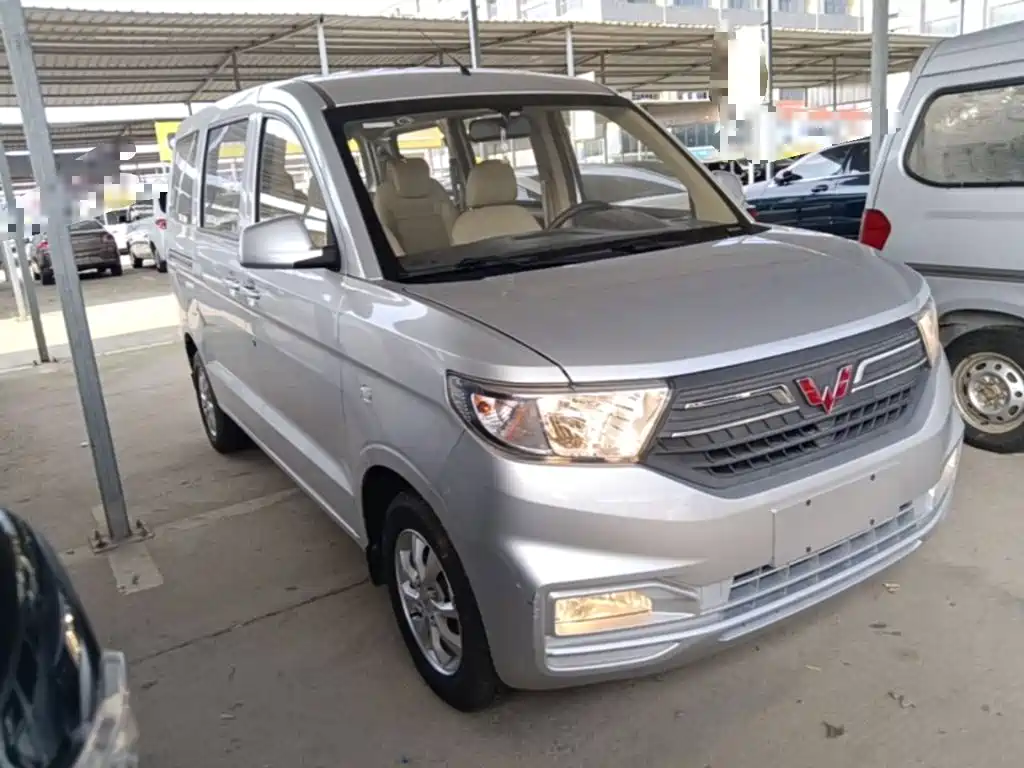 Wuling Hongguang V — фото 4