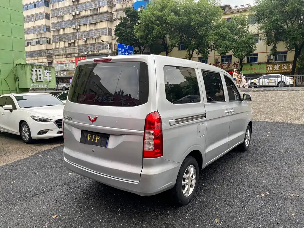 Wuling Hongguang V — фото 8