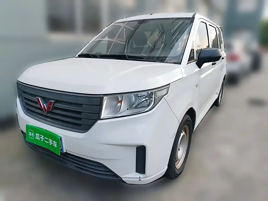 Wuling Hongguang PLUS — фото 2