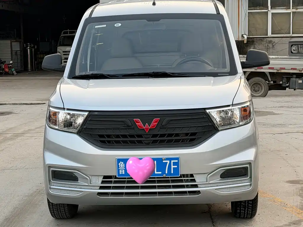 Wuling Hongguang V — фото 2