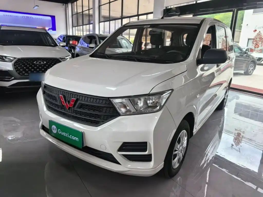 Wuling Hongguang — фото 2