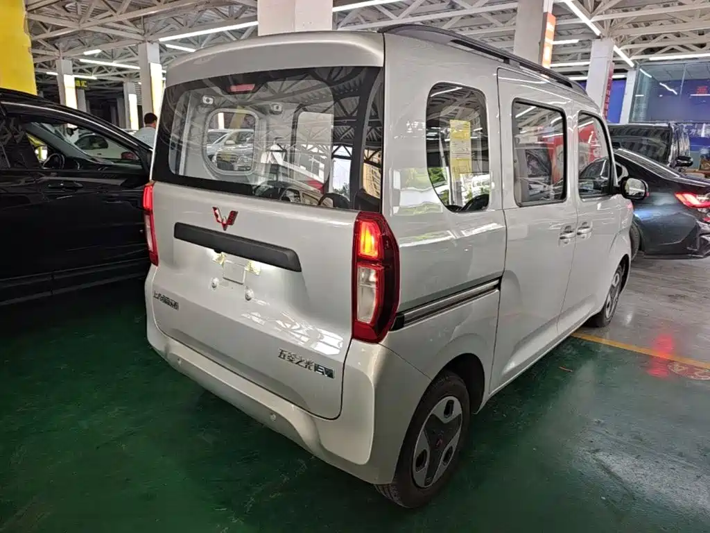 Wuling Zhiguang EV — фото 7