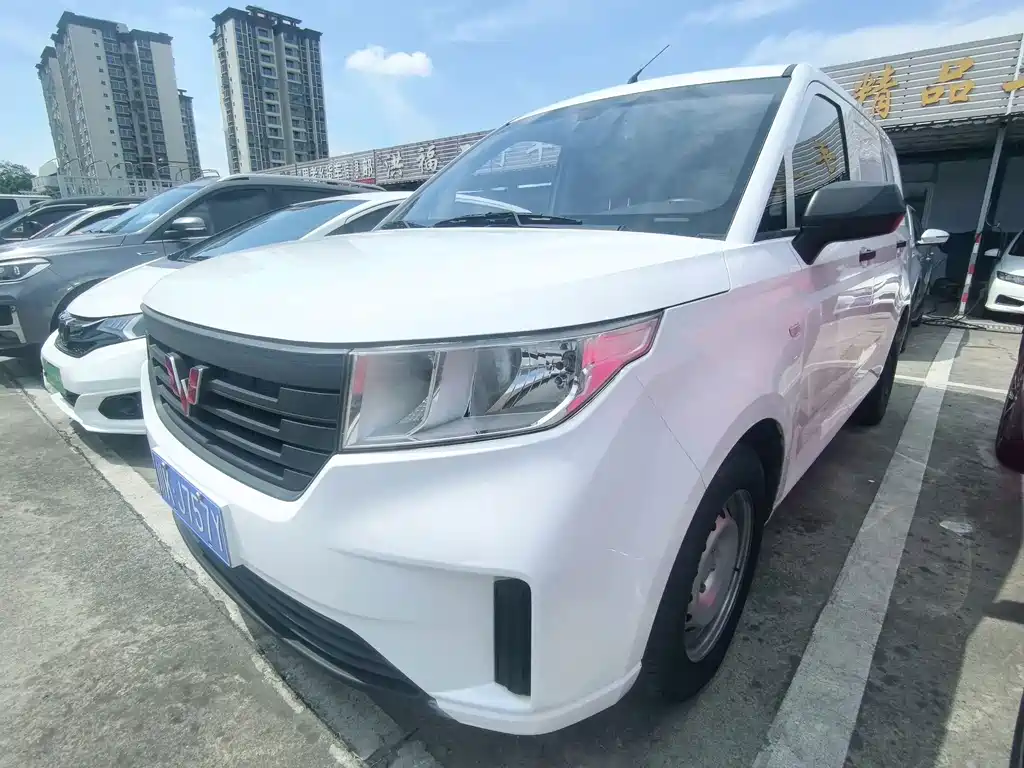 Wuling Hongguang PLUS — фото 2