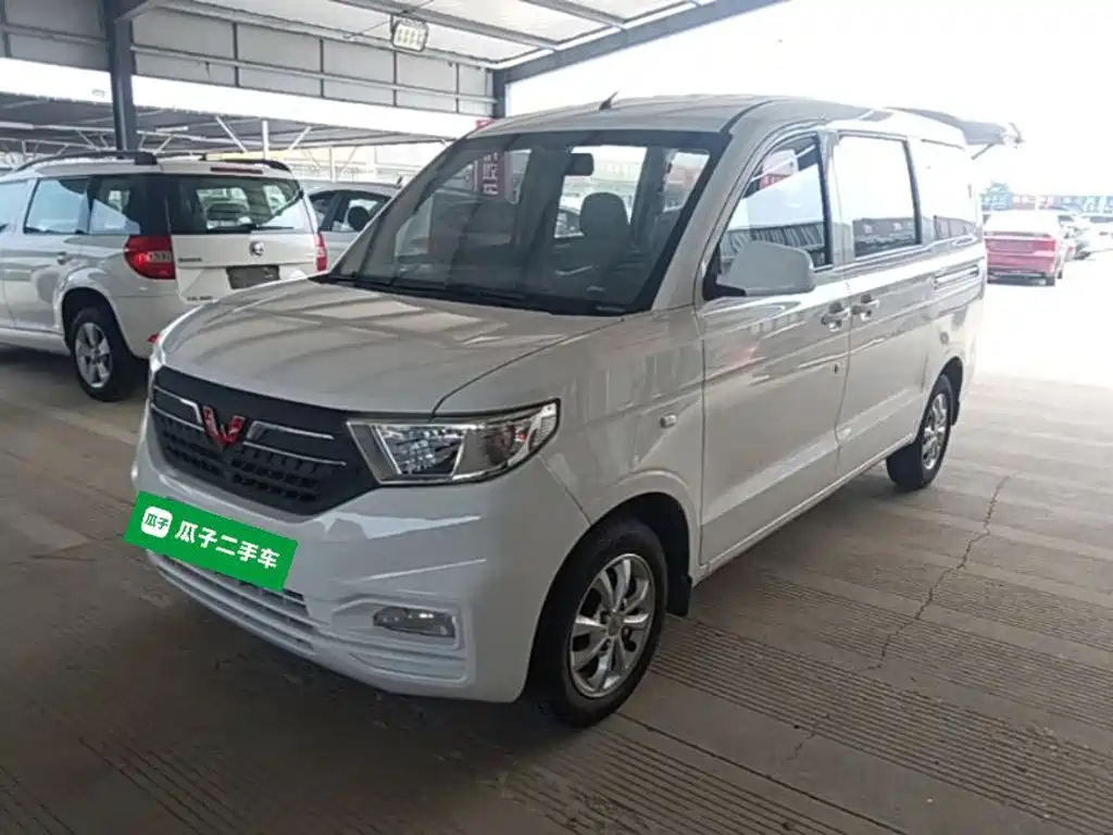 Wuling Hongguang V — фото 2