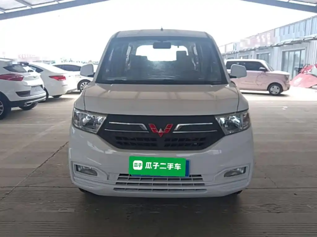 Wuling Hongguang V — фото 3