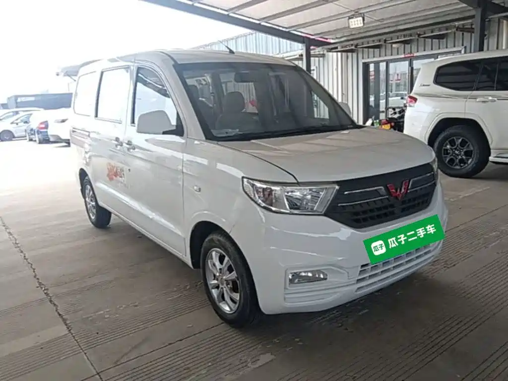 Wuling Hongguang V — фото 4