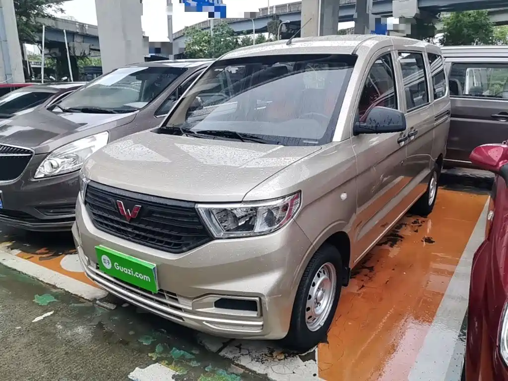 Wuling Hongguang V — фото 2
