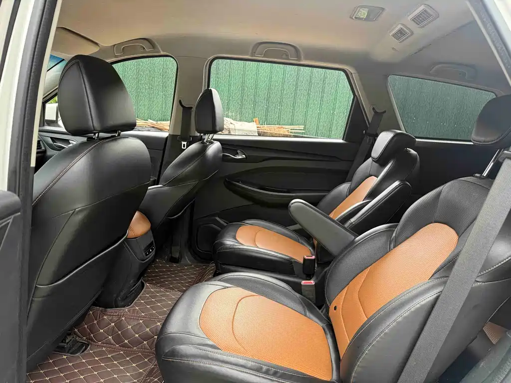 Wuling Hongguang S3 — фото 6