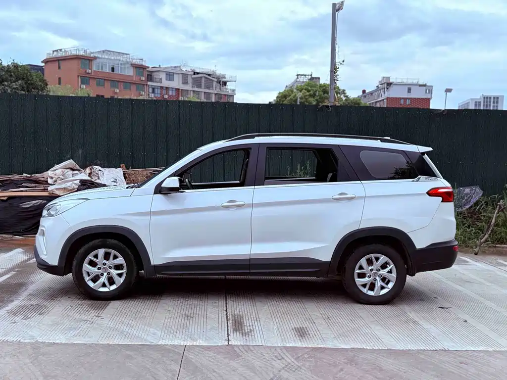 Wuling Hongguang S3 — фото 8