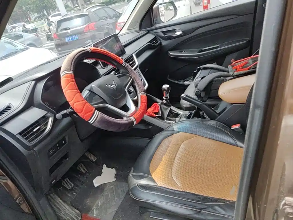 Wuling Hongguang S3 — фото 15