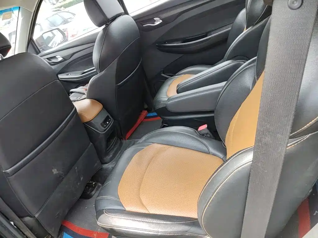 Wuling Hongguang S3 — фото 17